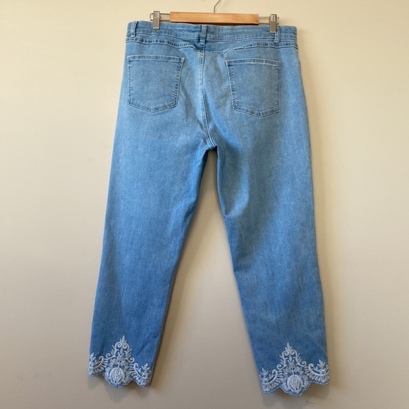 FDJ Cropped Jeans with Lace Designed - Picture 3 of 4